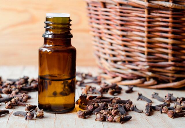Ghidurile de aromaterapie preferă uleiul de muguri de cuișoare